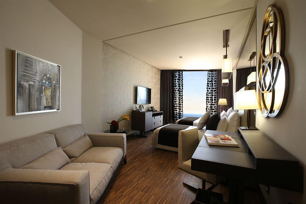 Hotel Lancaster Plaza Beyrouth Extérieur photo A typical room at the hotel