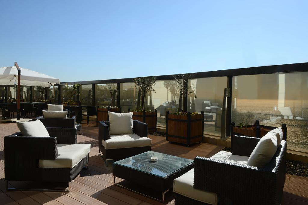 Hotel Lancaster Plaza Beyrouth Extérieur photo The rooftop lounge at the hotel