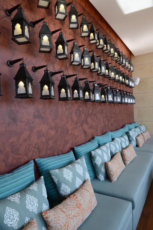 Hotel Lancaster Plaza Beyrouth Extérieur photo A wall of lanterns at the hotel