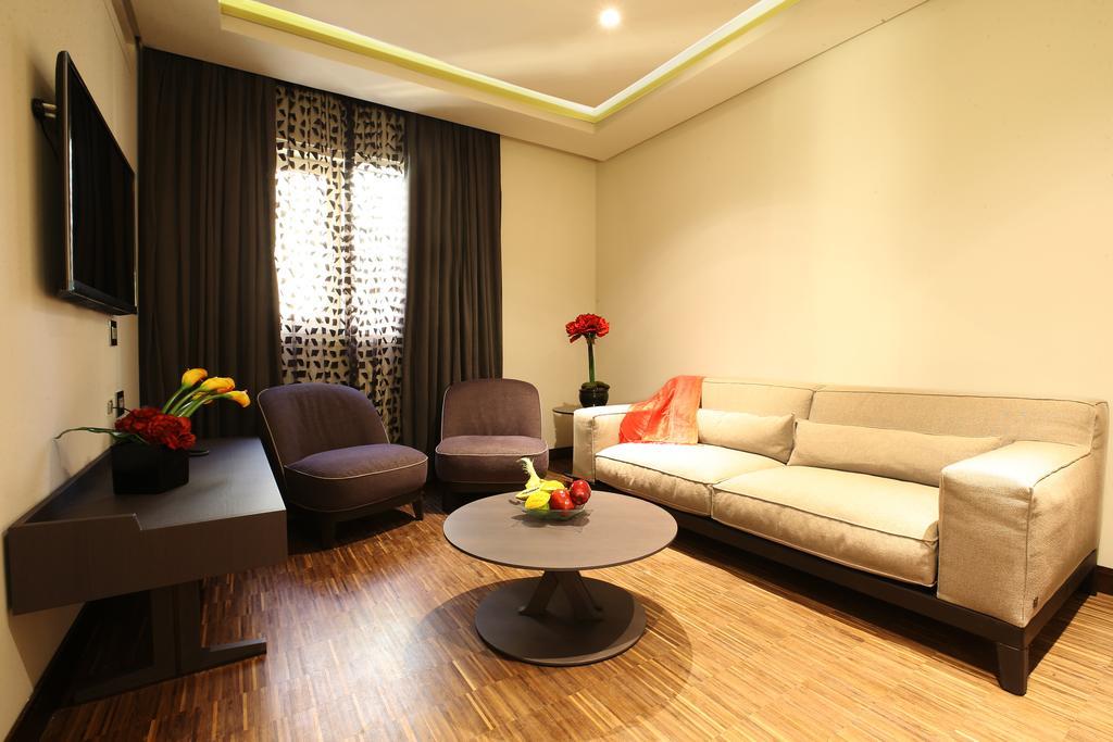 Hotel Lancaster Plaza Beyrouth Extérieur photo A living room