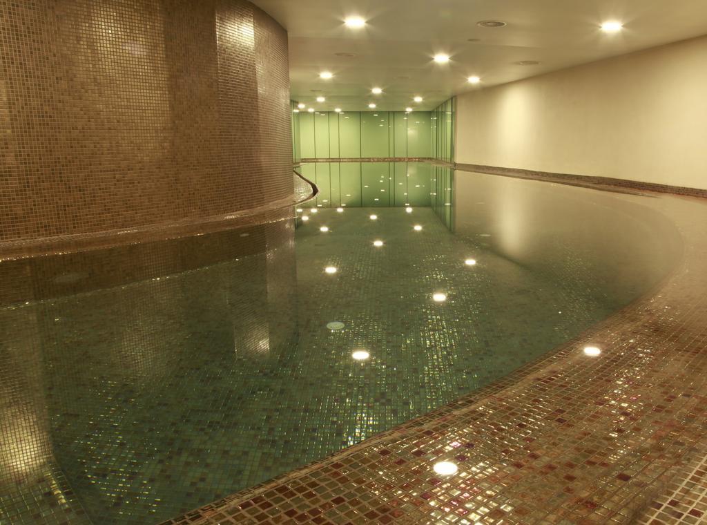 Hotel Lancaster Plaza Beyrouth Extérieur photo The pool at the hotel