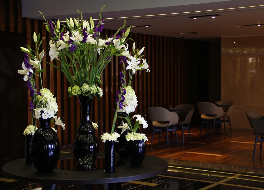 Hotel Lancaster Plaza Beyrouth Extérieur photo The lobby of the hotel