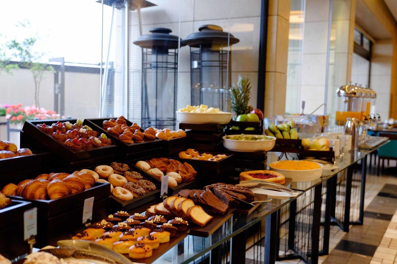 Hotel Lancaster Plaza Beyrouth Extérieur photo A buffet at a hotel
