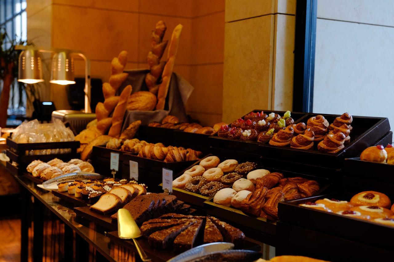 Hotel Lancaster Plaza Beyrouth Extérieur photo A selection of breads and pastries