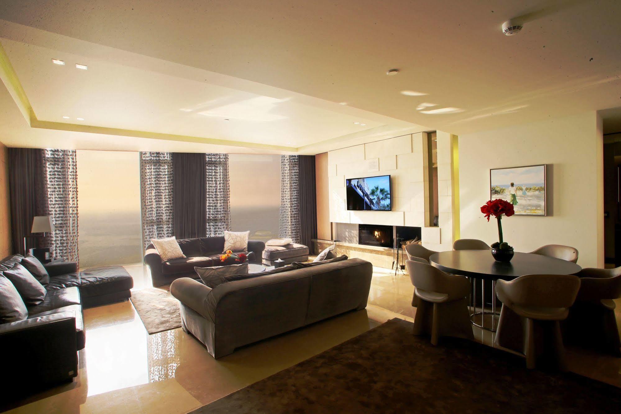 Hotel Lancaster Plaza Beyrouth Extérieur photo A living room