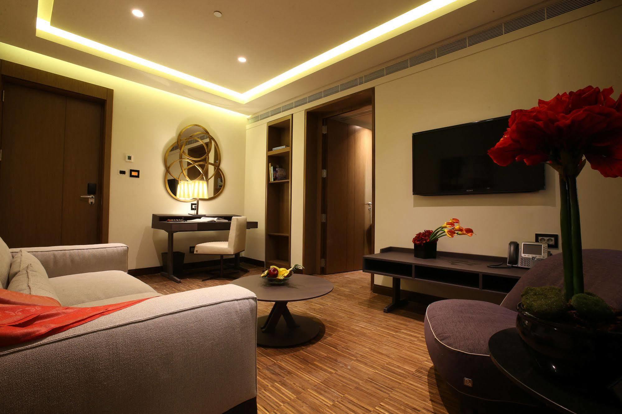 Hotel Lancaster Plaza Beyrouth Extérieur photo A suite at the hotel