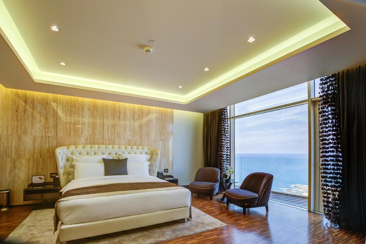 Hotel Lancaster Plaza Beyrouth Extérieur photo A bedroom at the hotel